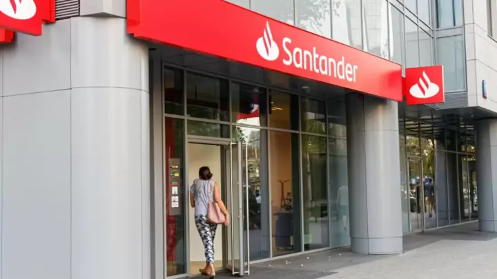 Banco Santander, Inditex y Acciona, las que más información no financiera publican