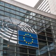 El Parlamento Europeo vota posponer la adopción de las normas sectoriales y las normas ESRS para empresas no europeas