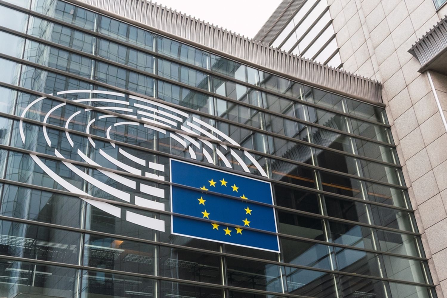 Imagen del artículo El Parlamento Europeo vota posponer la adopción de las normas sectoriales y las normas ESRS para empresas no europeas