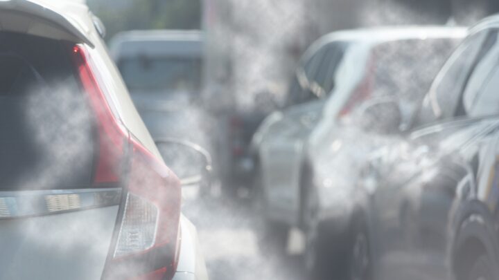 El Defensor del Pueblo instó a 33 municipios a establecer Zonas de Bajas Emisiones