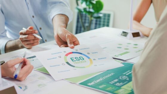 UNE publica la versión en español del estándar global que ayudará a las empresas a impulsar los principios ESG