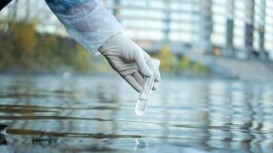 Prevención para reducir la contaminación del agua y disponer de mejor preparación ante desastres hídricos