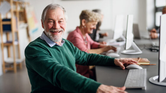 La Fundación 'la Caixa' fomenta la participación activa de los mayores con diferentes talleres y actividades