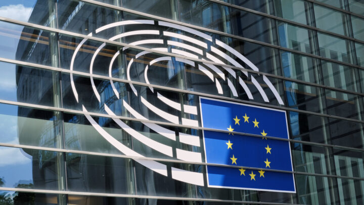 La CE simplifica las normas sobre sostenibilidad e inversiones de la UE