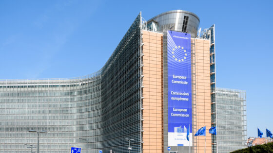 Bruselas expedienta a España por incumplir las nuevas normas contra el 'ecopostureo'