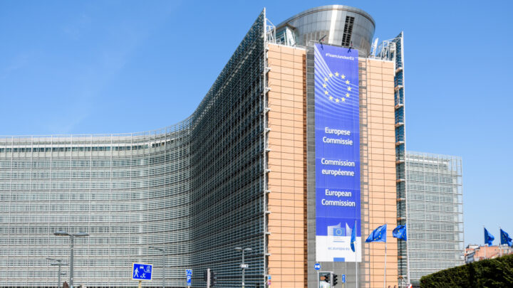 Bruselas expedienta a España por incumplir las nuevas normas contra el ‘ecopostureo’