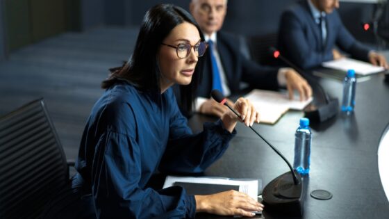 La presencia de mujeres en los consejos de administración del Ibex 35 se situó en el 42,19% en 2025